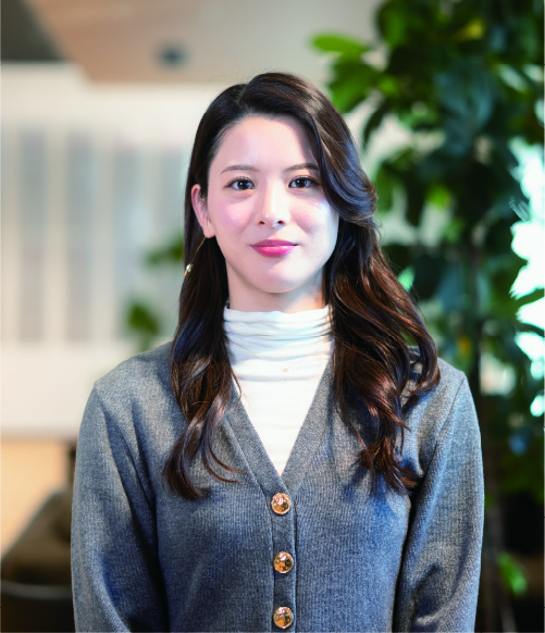 INTERVIEW02 フランス文学から不動産業界へ。物語の先にある「幸せ」を求めて。